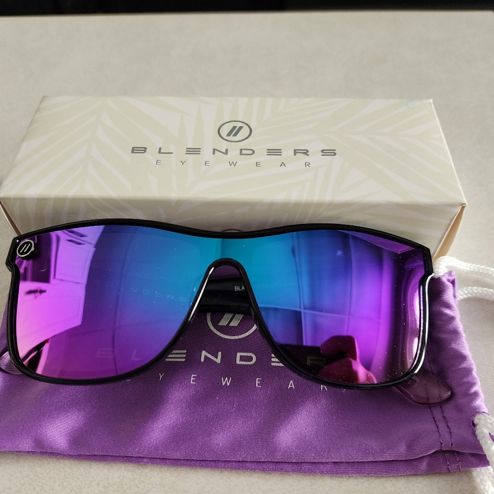 NWT Blenders Sunglasses Dark Forest
